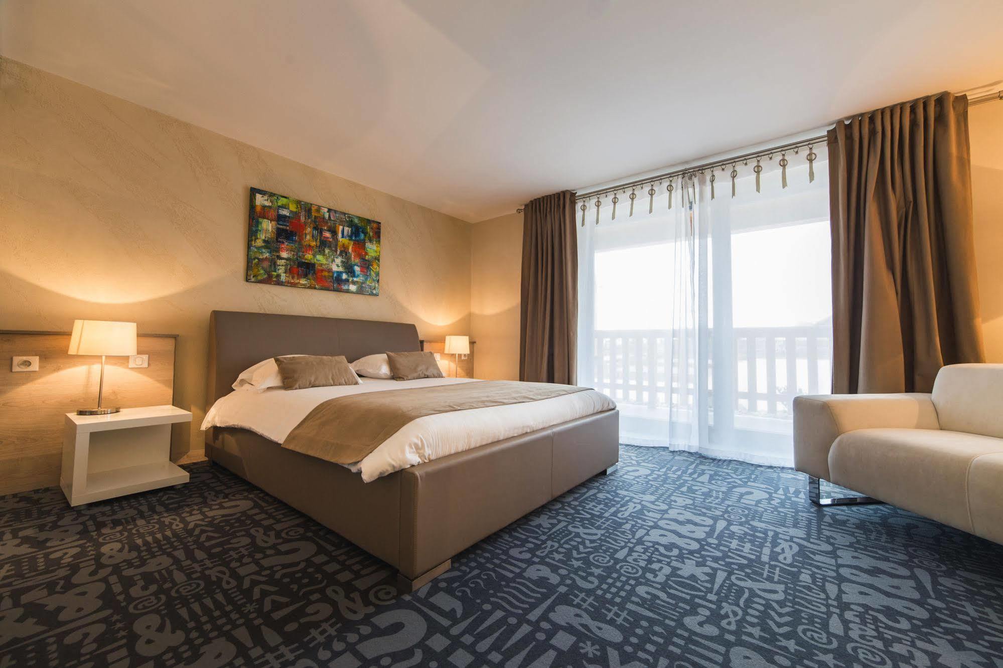 Hotel Le Dormeur Dorlisheim ภายนอก รูปภาพ